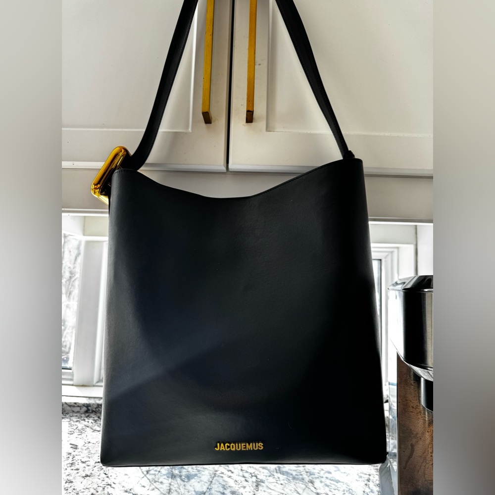 Jacquemus Le Regalo Leather Bucket Bag Black | Holt Renfrew | Pristine